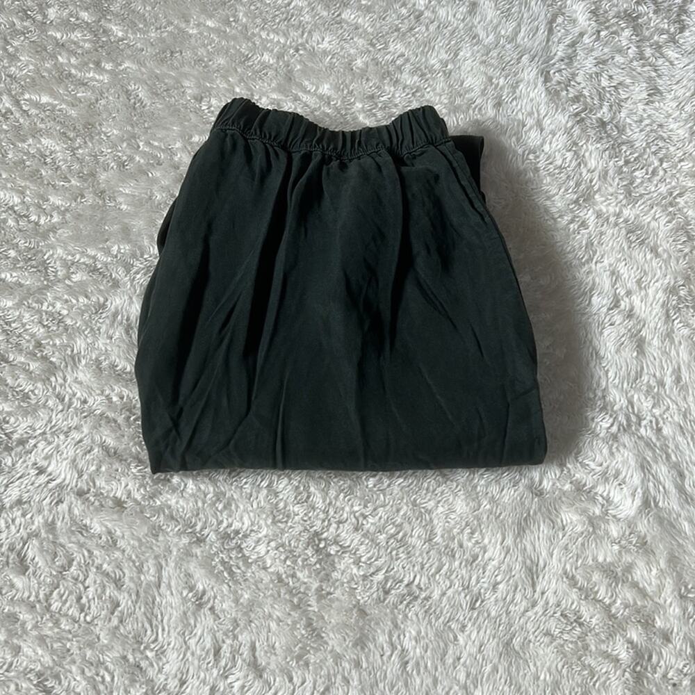 Yerse forest green Paris Tencel Pants, NWT size small or T1